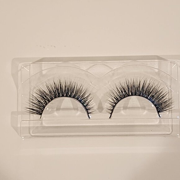 BRAND New!! Flutter EMILY “Evening” MINK Eyelashes (Total 1 pair) - Picture 2 of 5